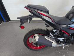 2025 Kawasaki Z500 Red