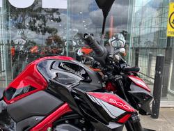2024 Kawasaki Z900 (ZR900) Red