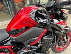 2024 Kawasaki Z900 (ZR900) Red