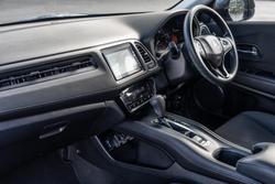 2020 Honda
                HR-V VTi