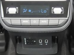 2025 LDV
D90 Executive