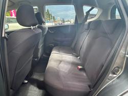 2013 Honda
                Jazz Vibe-S