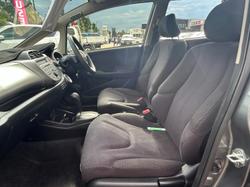 2013 Honda
                Jazz Vibe-S