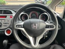 2013 Honda
                Jazz Vibe-S