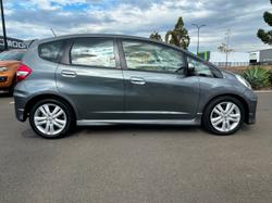 2013 Honda
                Jazz Vibe-S