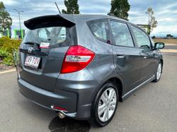 2013 Honda
                Jazz Vibe-S