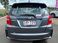 2013 Honda
                Jazz Vibe-S