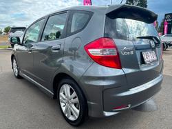 2013 Honda
                Jazz Vibe-S