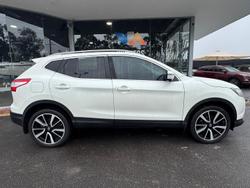 2016 Nissan
QASHQAI Ti