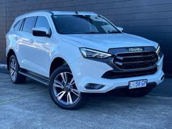 2023 Isuzu
MU-X LS-T