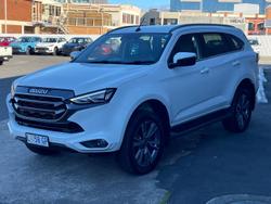 2023 Isuzu
MU-X LS-T