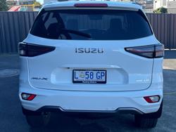 2023 Isuzu
MU-X LS-T