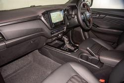 2025 Isuzu
D-MAX X-TERRAIN