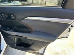 2015 TOYOTA
                KLUGER GX (4x2)