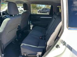 2015 TOYOTA
                KLUGER GX (4x2)
