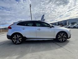 2017 Volvo
V40 Cross Country T5 Inscription