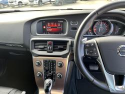 2017 Volvo
V40 Cross Country T5 Inscription