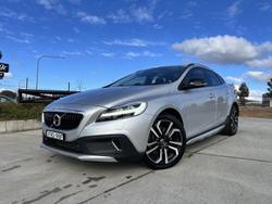 2017 Volvo
V40 Cross Country T5 Inscription