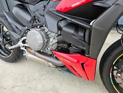 2024 DUCATI STREETFIGHTER V2 Red