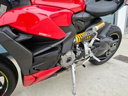 2024 DUCATI STREETFIGHTER V2 Red