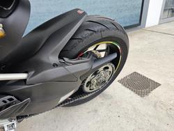 2024 DUCATI STREETFIGHTER V2 Red