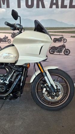 2023 Harley-davidson FXLRST LOW RIDER ST (117) WHITE SAND PEARL