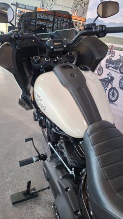 2023 Harley-davidson FXLRST LOW RIDER ST (117) WHITE SAND PEARL