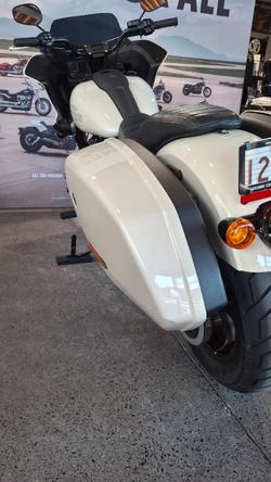 2023 Harley-davidson FXLRST LOW RIDER ST (117) WHITE SAND PEARL