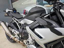 2025 BMW Motorrad M 1000 R White