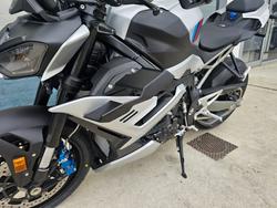 2025 BMW Motorrad M 1000 R White