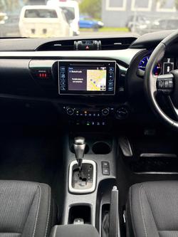 2015 Toyota
Hilux SR5