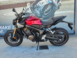 2025 Honda CB650RAC Red