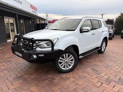 2017 Isuzu
                MU-X LS-T