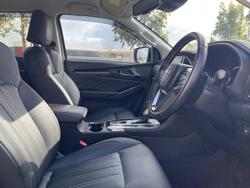 2022 Isuzu
MU-X LS-T