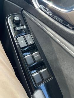 2022 Isuzu
MU-X LS-T