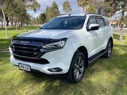 2022 Isuzu
MU-X LS-T