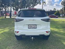 2022 Isuzu
MU-X LS-T