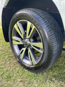 2022 Isuzu
MU-X LS-T