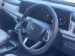 2024 Mahindra XUV700 AX7L