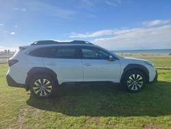 2023 Subaru
Outback AWD Touring