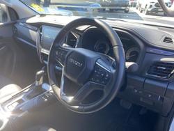 2023 Isuzu
MU-X LS-T