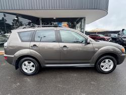 2010 Mitsubishi
                Outlander LS