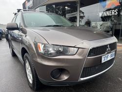 2010 Mitsubishi
                Outlander LS