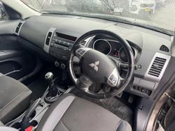 2010 Mitsubishi
                Outlander LS