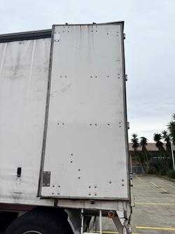 2002 Krueger St3 22 Pallet Sd Refrigerated Curtain Sider
