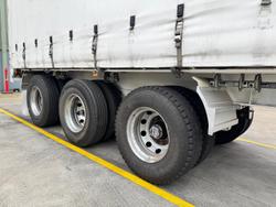 2002 Krueger St3 22 Pallet Sd Refrigerated Curtain Sider