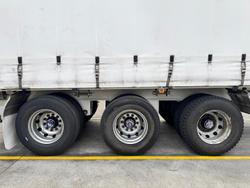 2002 Krueger St3 22 Pallet Sd Refrigerated Curtain Sider