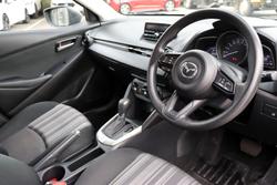 2017 Mazda
                2 Neo