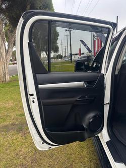 2020 Toyota
Hilux SR5