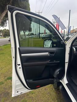 2020 Toyota
                Hilux SR5